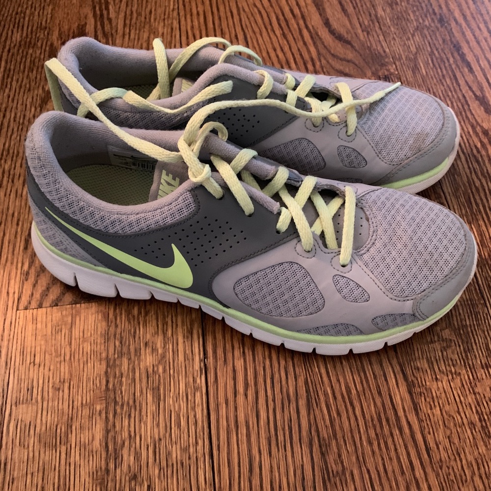 NIKE SNEAKERS